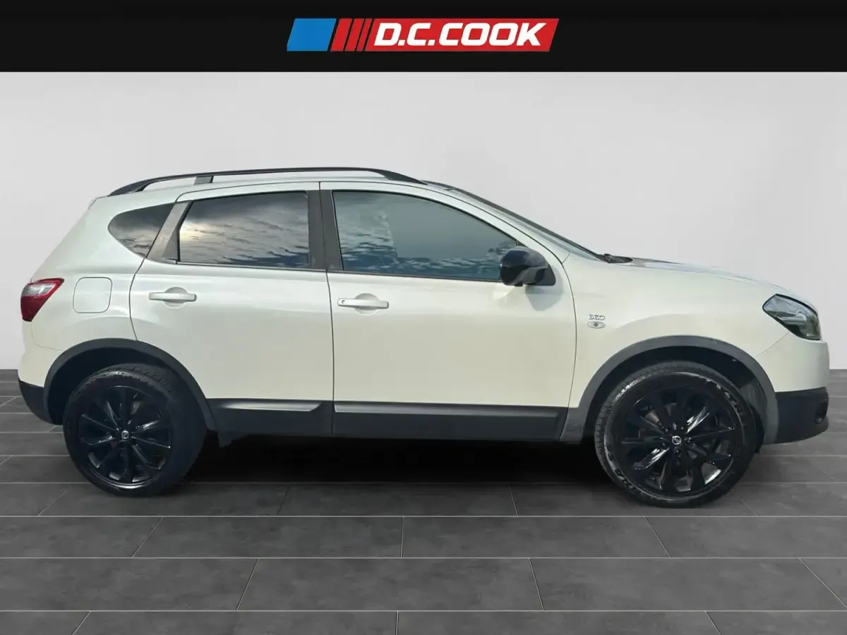 Used Nissan Qashqai 360º 2014 White SUV