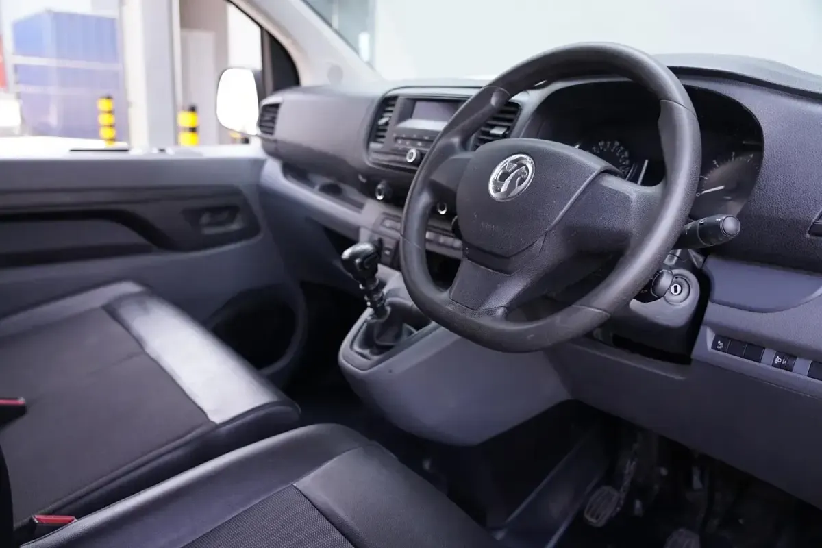 Used Vauxhall Vivaro Edition 100 HP (73 kW) 2020 White MPV