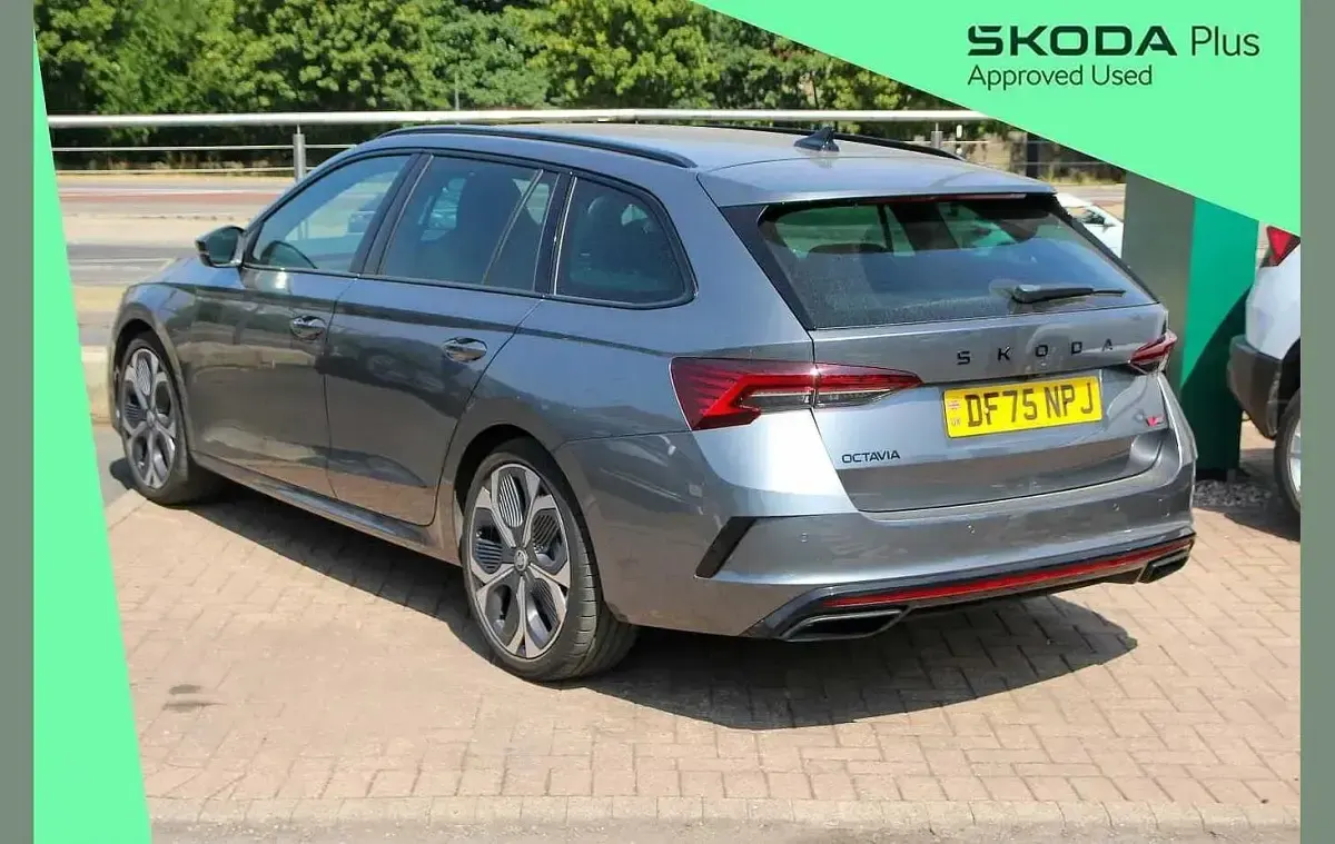 Used Skoda Octavia vRS 265 HP (194 kW) 2025 Graphite grey metallic Estate