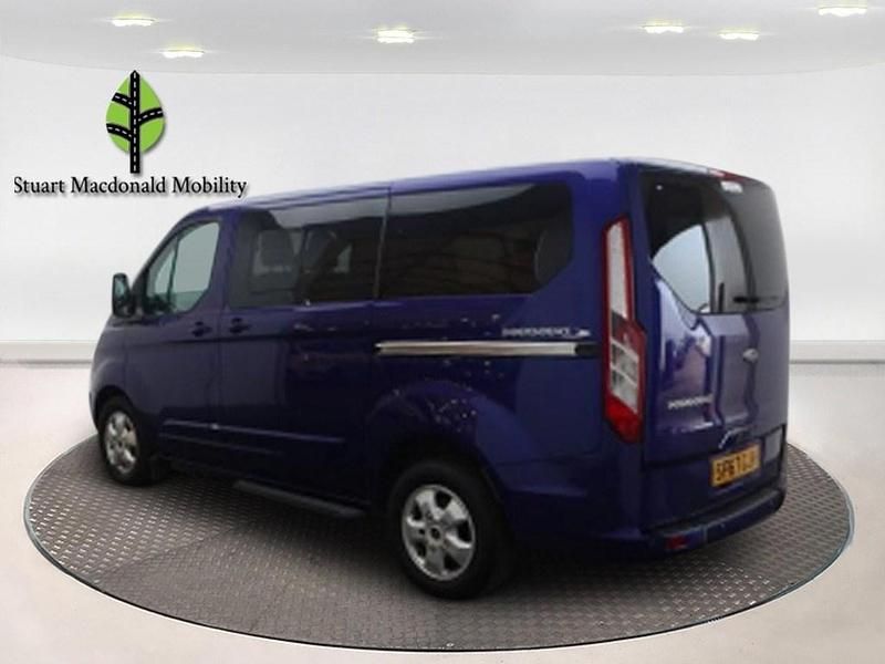 Usado Ford Tourneo Titanium 130 CV (95 kW) 2018 Azul Monovolumen