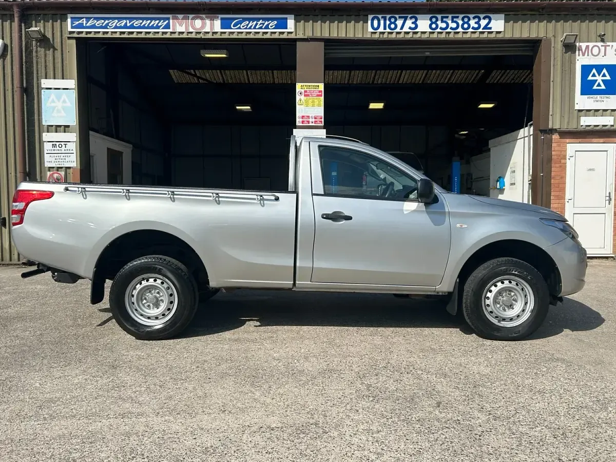 Used Mitsubishi L200 2017 Silver Pickup