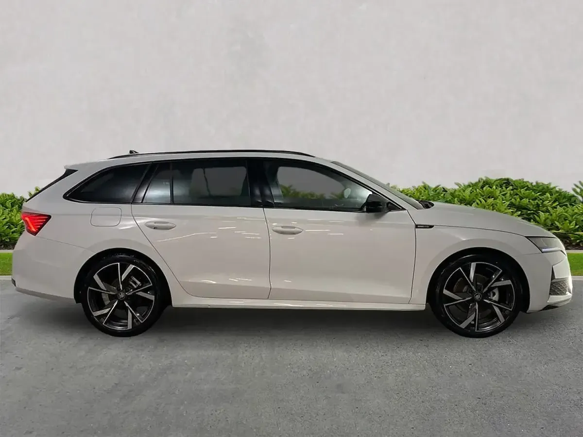 Used Skoda Octavia SportLine 147 HP (108 kW) 2026 White Estate
