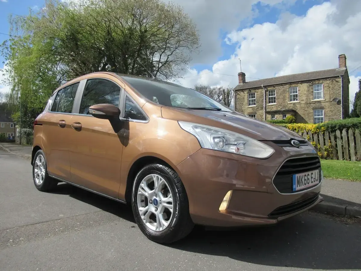 Used Ford B-MAX Zetec 90 HP (66 kW) 2016 Gold MPV