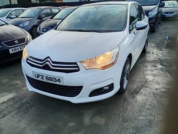 Used Citroën C4 SELECTION 2014 White Hatchback
