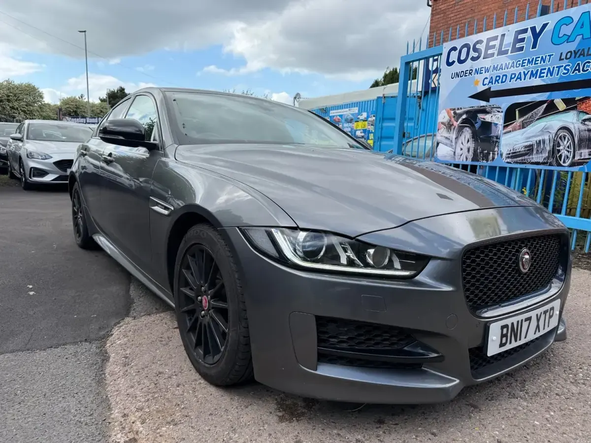 Gebraucht Jaguar XE R-Sport 163 PS (119 kW) 2017 Grau Limousine