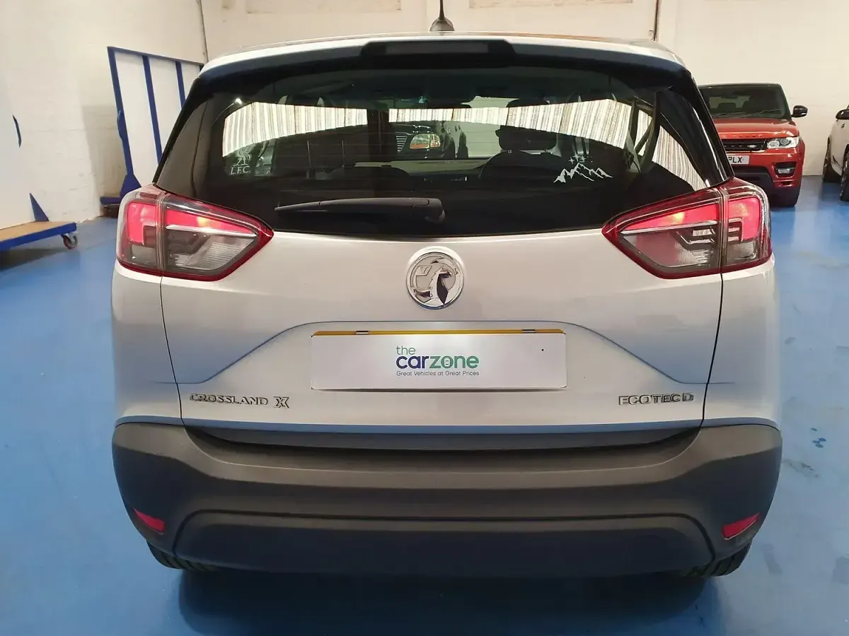 Used Vauxhall Crossland X S 102 HP (75 kW) 2019 Silver SUV