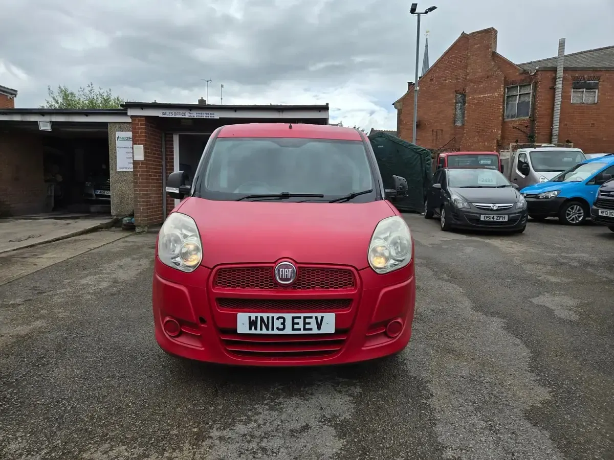 Used Fiat Doblò 2013 Red MPV