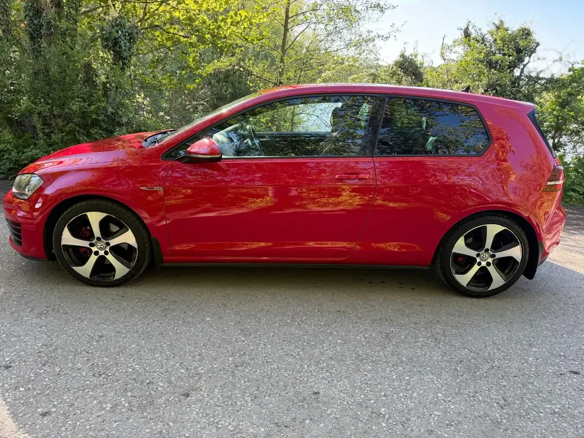 Used VW Golf VII GTI 216 HP (158 kW) 2016 Red Hatchback