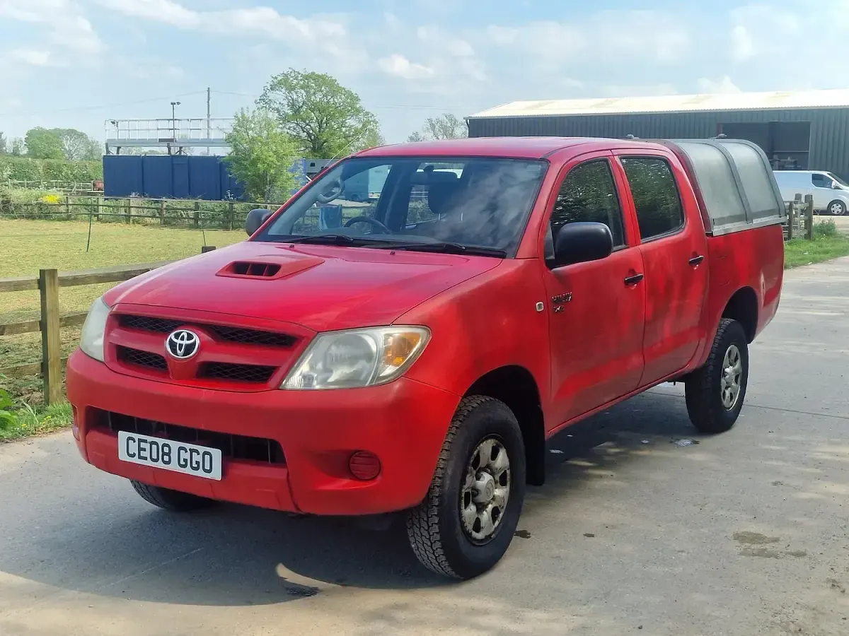 Used Toyota HiLux 118 HP (86 kW) 2008 Red Pickup