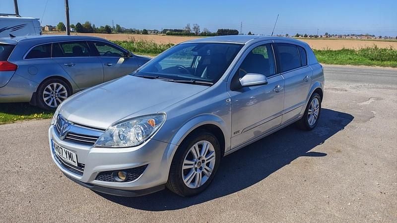 Used Vauxhall Astra Design Edition 2007 Silver Hatchback