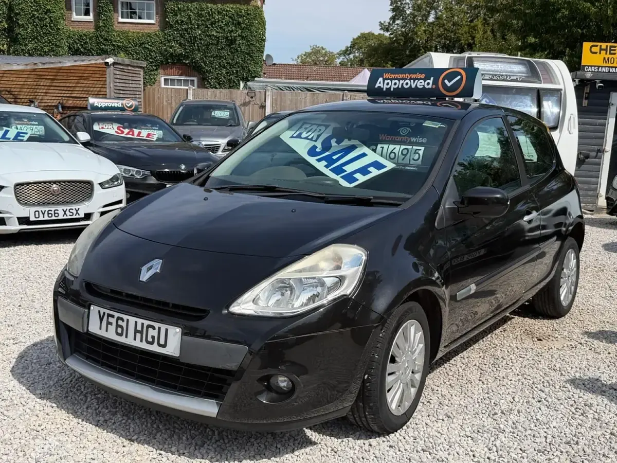 Used Renault Clio 75 HP (55 kW) 2011 Black Hatchback
