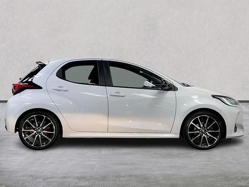 Used Toyota Yaris Hybrid Sport 116 HP (85 kW) 2023 White Hatchback