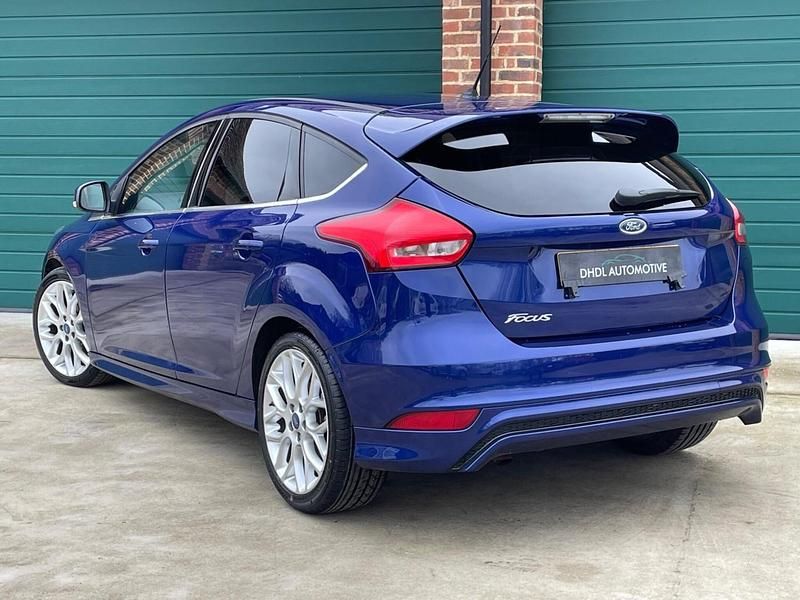 Used Ford Focus Zetec 120 HP (88 kW) 2016 Blue Hatchback
