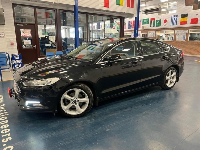 Used Ford Mondeo Titanium 180 HP (132 kW) 2016 Black Hatchback