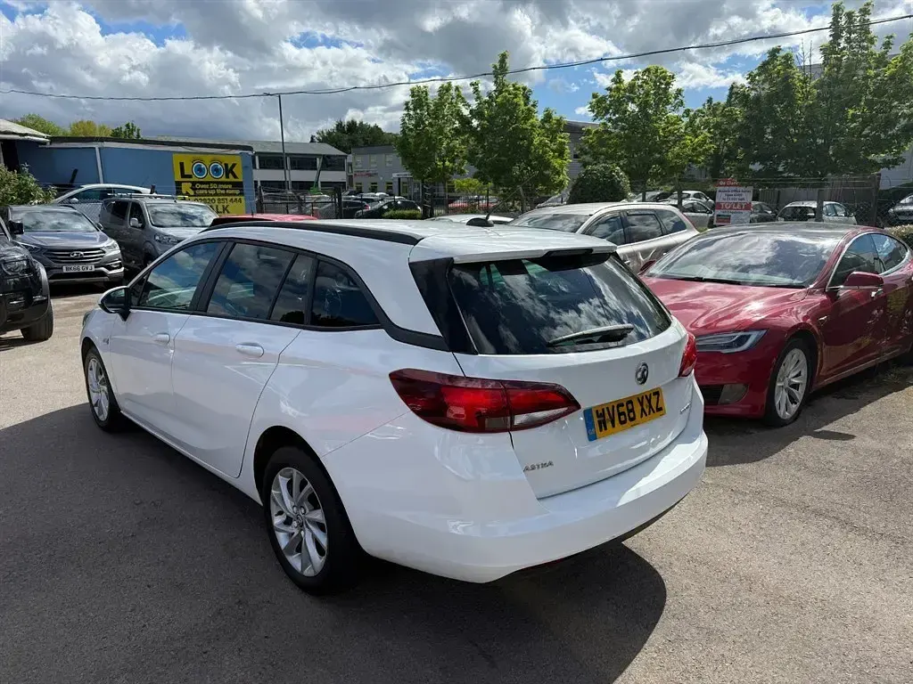 Używany Vauxhall Astra S 110 KM (80 kW) 2018 Biały Kombi