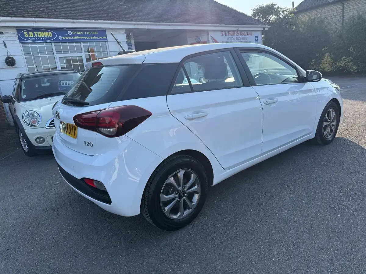 Used Hyundai i20 SE 2019 White Hatchback