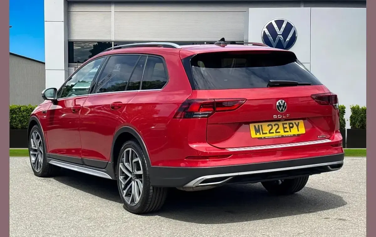Used VW Golf Alltrack 200 HP (147 kW) 2022 Red Estate