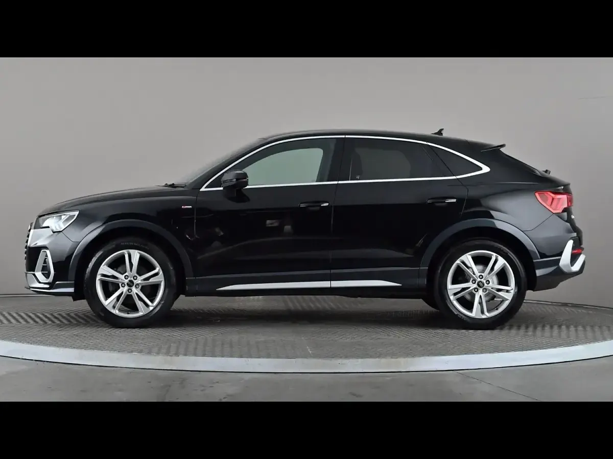 Used Audi Q3 Comfort 150 HP (110 kW) 2022 Black SUV