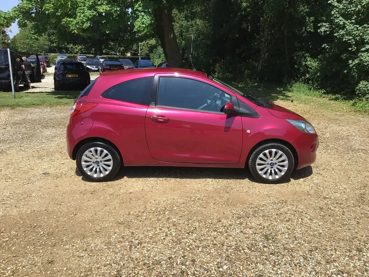 Used Ford Ka Zetec 69 HP (50 kW) 2015 Red Hatchback