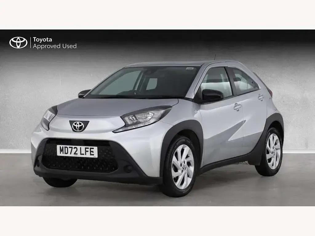Used Toyota Aygo X PURE 72 HP (52 kW) 2023 Silver SUV