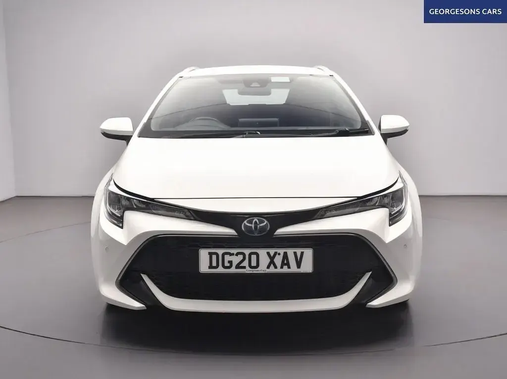 Used Toyota Corolla 122 HP (89 kW) 2020 White Estate