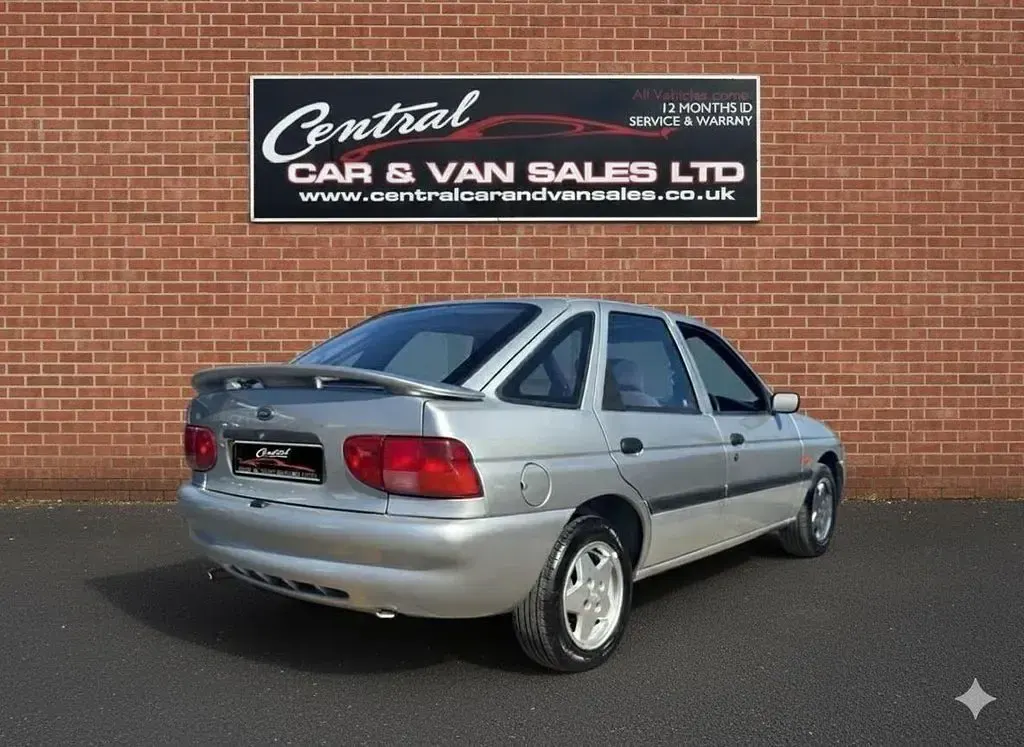 Used Ford Escort Limited 89 HP (65 kW) 1996 Silver Hatchback