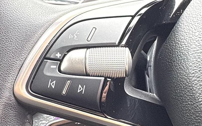 Used 2025 Skoda Superb SE L Estate | £25,499 (Fair price) - Image 1/3