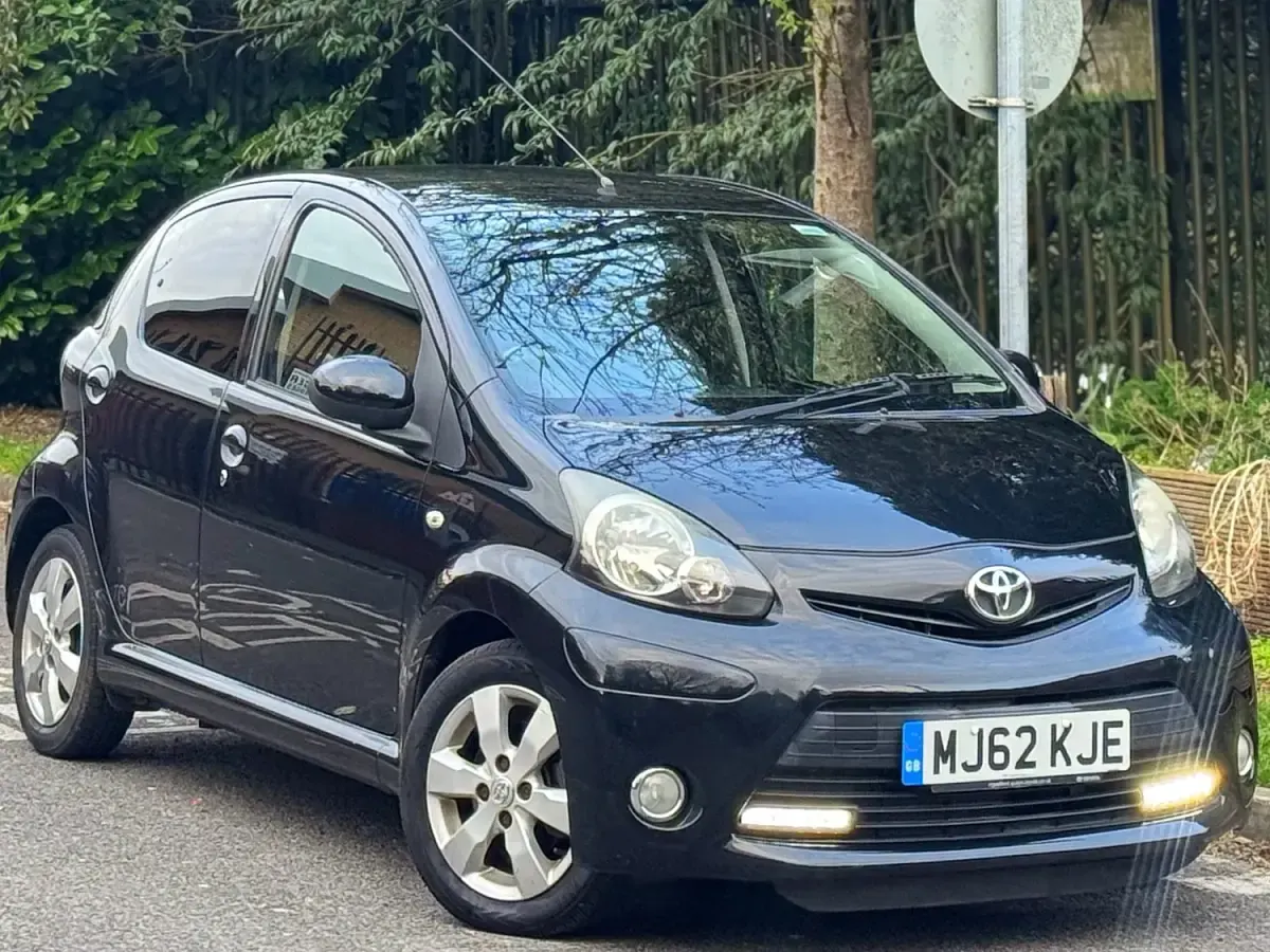 Gebraucht Toyota Aygo 2013 Schwarz Kleinwagen