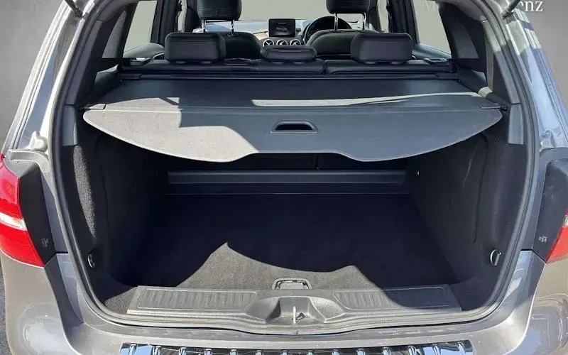 Used Mercedes B180 Exclusive 122 HP (89 kW) 2019 Grey Hatchback