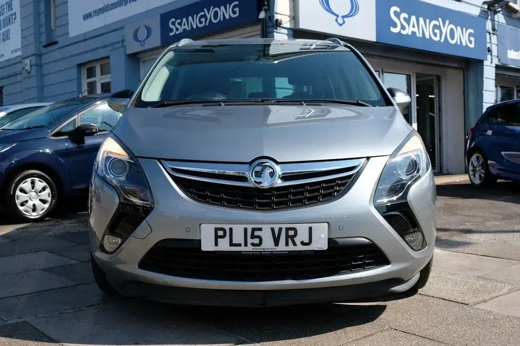 Used Vauxhall Zafira Tourer SRi 138 HP (101 kW) 2015 Silver MPV