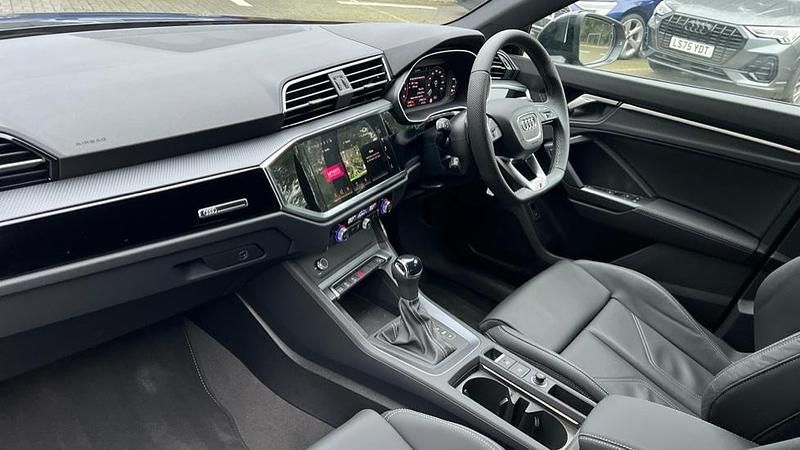 Begagnad Audi Q3 Black Edition 150 HK (110 kW) 2025 Blå SUV