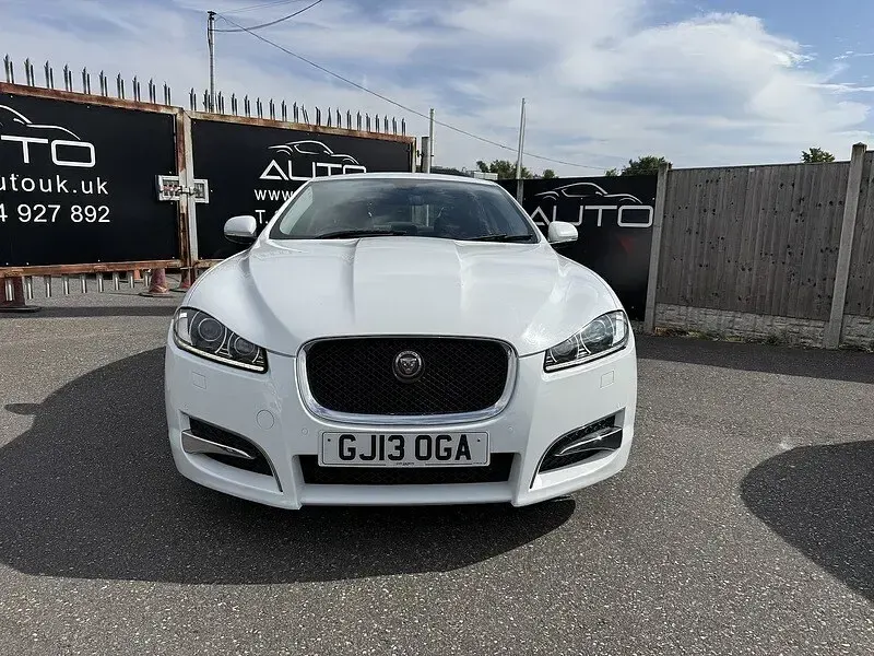 Used Jaguar XF 200 HP (147 kW) 2013 White Sedan