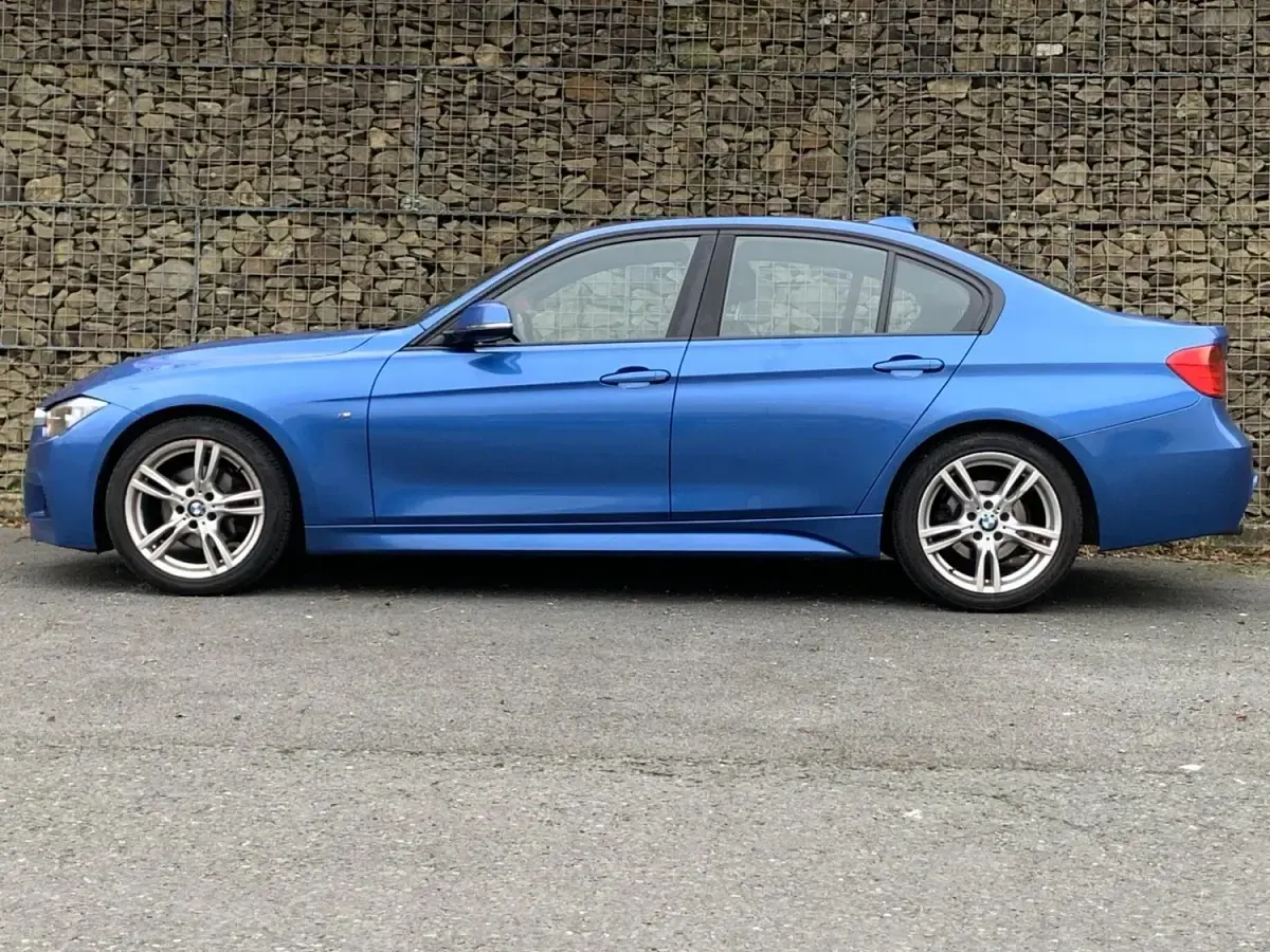 Begagnad BMW 320 M Sport 2014 Blå Sedan