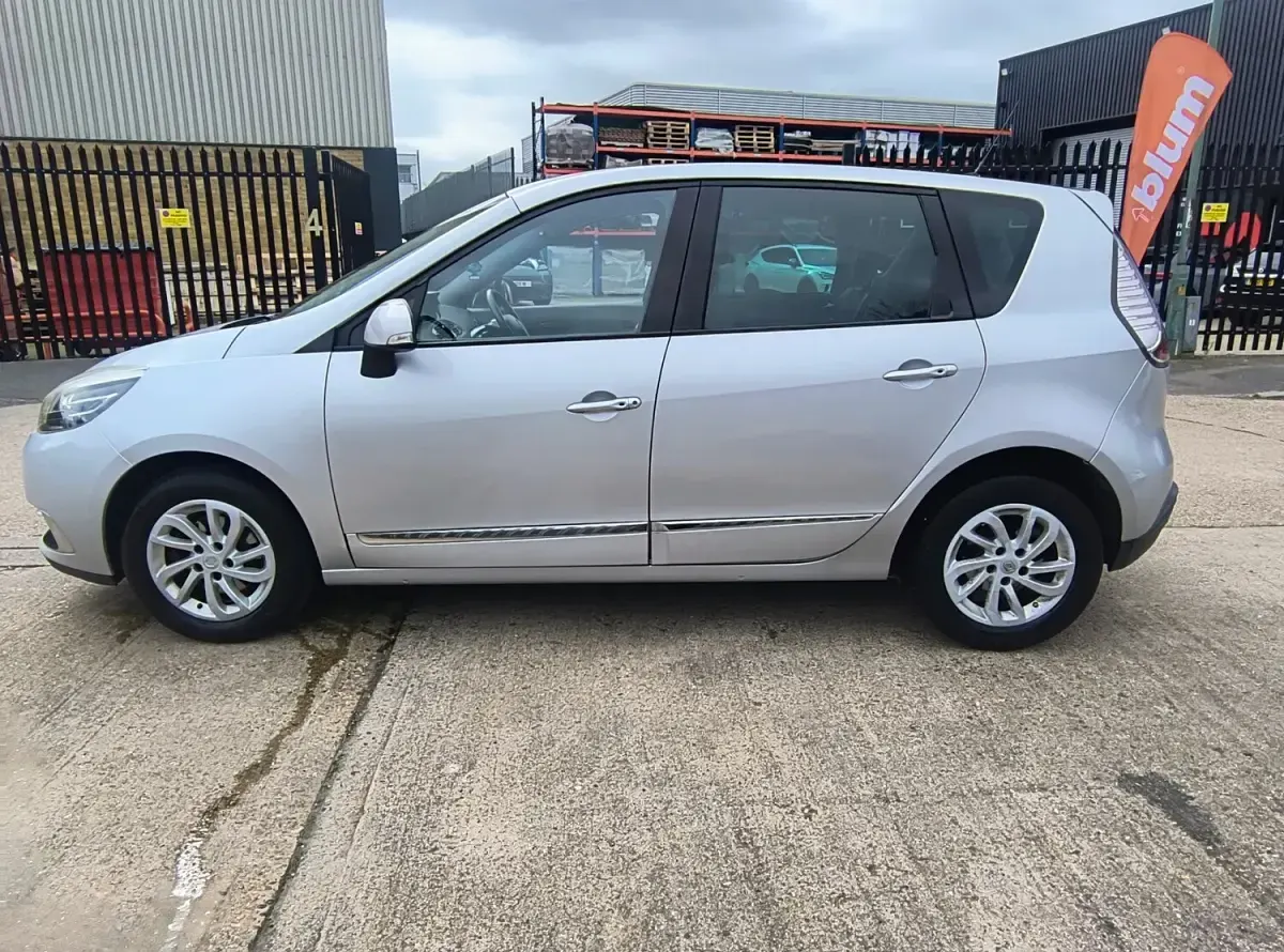 Used Renault Scénic III Dynamique 110 HP (80 kW) 2015 Silver MPV