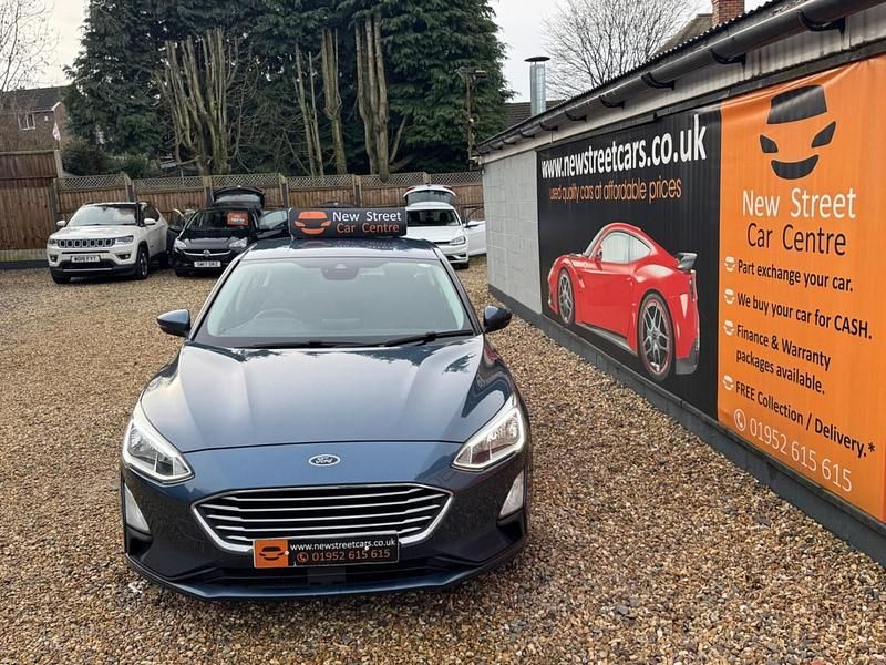 Used Ford Focus Zetec 95 HP (69 kW) 2019 Blue Hatchback