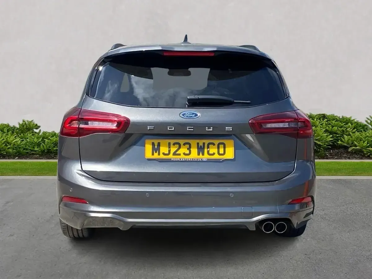 Usado Ford Focus ST-Line 125 HP (91 kW) 2023 Cinzento Carrinha