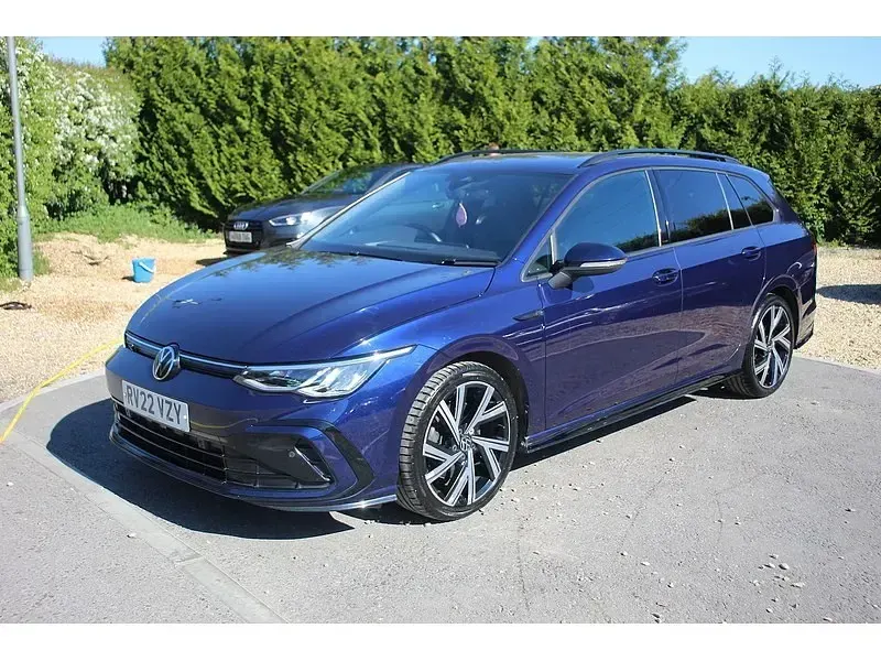 Used VW Golf VIII R-line 2022 Atlantic blue metallic Estate