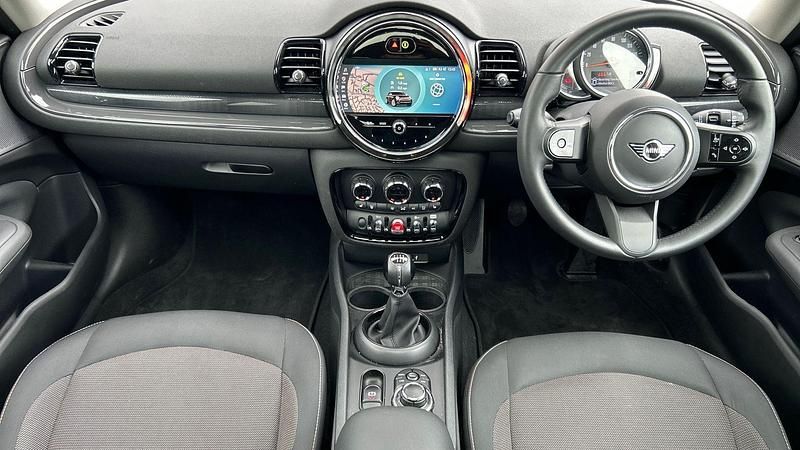 Usado Mini Cooper Clubman Classic 134 CV (98 kW) 2022 Rojo Familiar