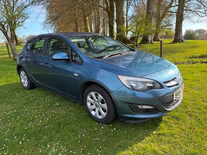 Used Vauxhall Astra Design Edition 2014 Blue