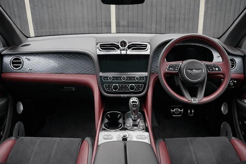 Used Bentley Bentayga 542 HP (398 kW) 2021 Red SUV