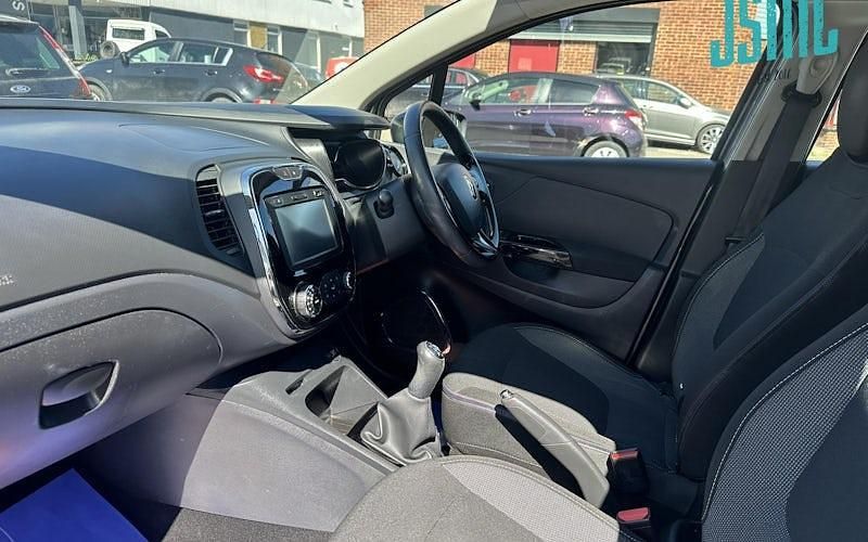 Used Renault Captur Dynamique 90 HP (66 kW) 2015 Grey SUV