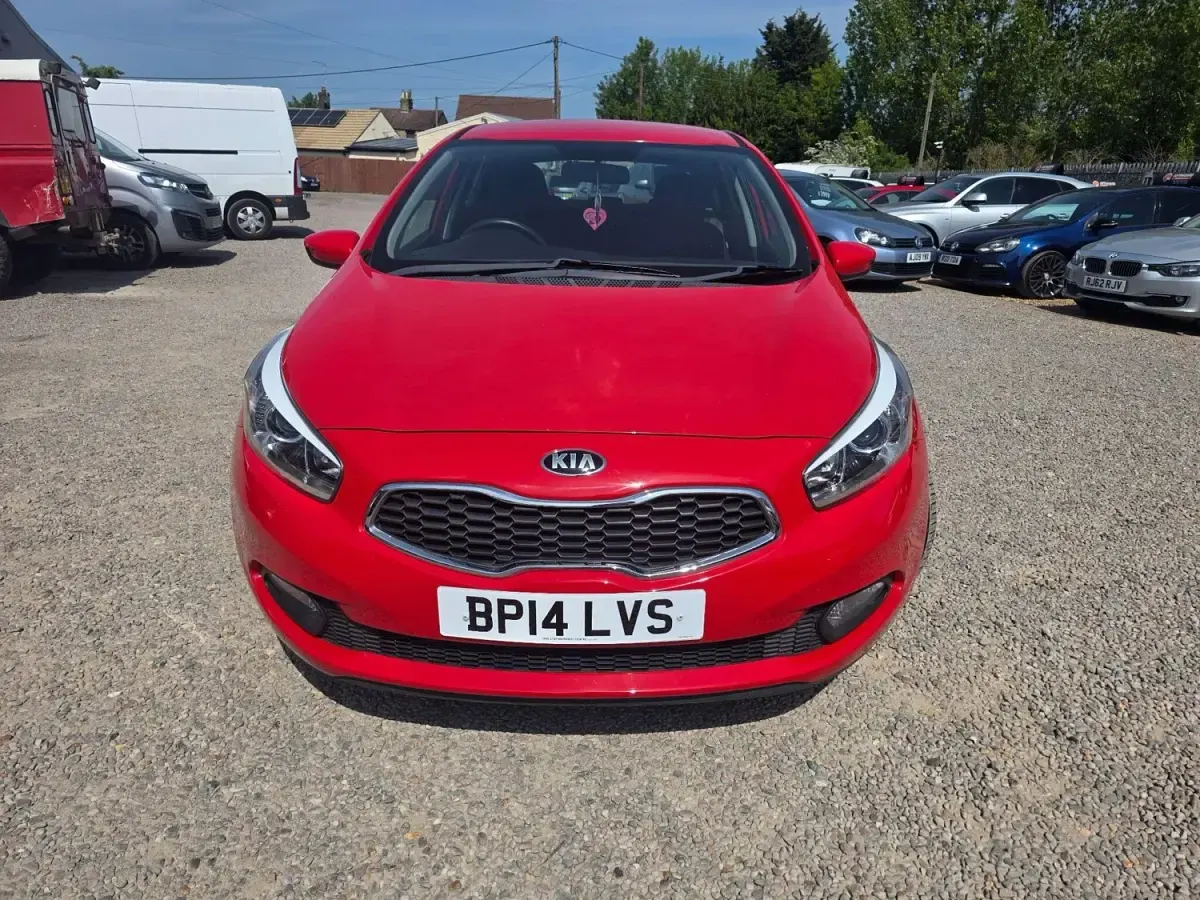 Używany Kia Ceed 2014 Czerwony Hatchback