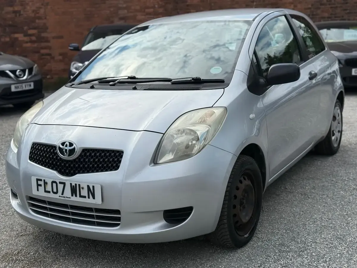 Used Toyota Yaris T2 68 HP (50 kW) 2007 Silver Hatchback