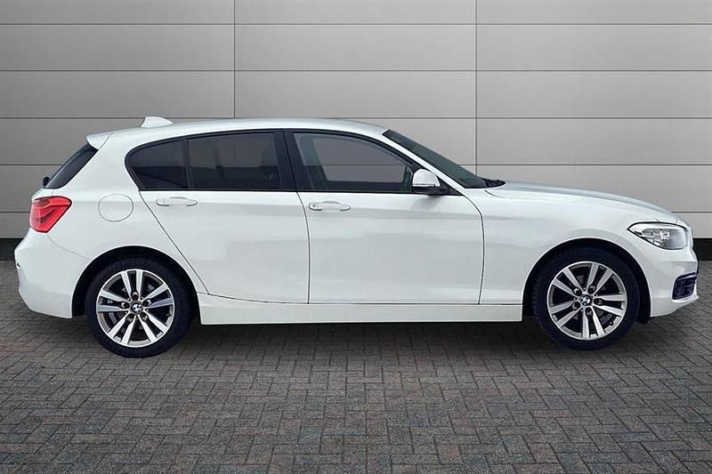 Used BMW 118 Sport Line 136 HP (100 kW) 2018 White Hatchback