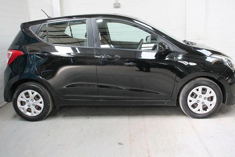 Used Hyundai i10 SE 87 HP (63 kW) 2016 Black Hatchback