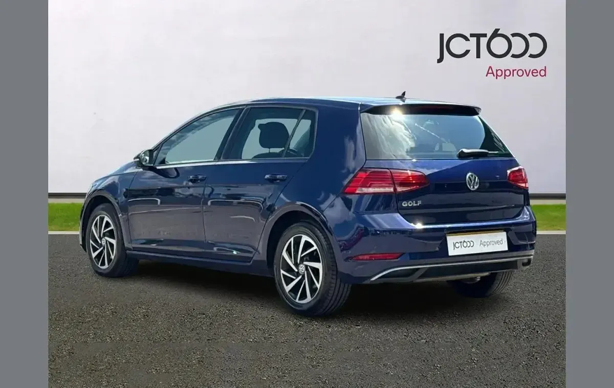 Used VW Golf VII Match 147 HP (108 kW) 2019 Blue Hatchback