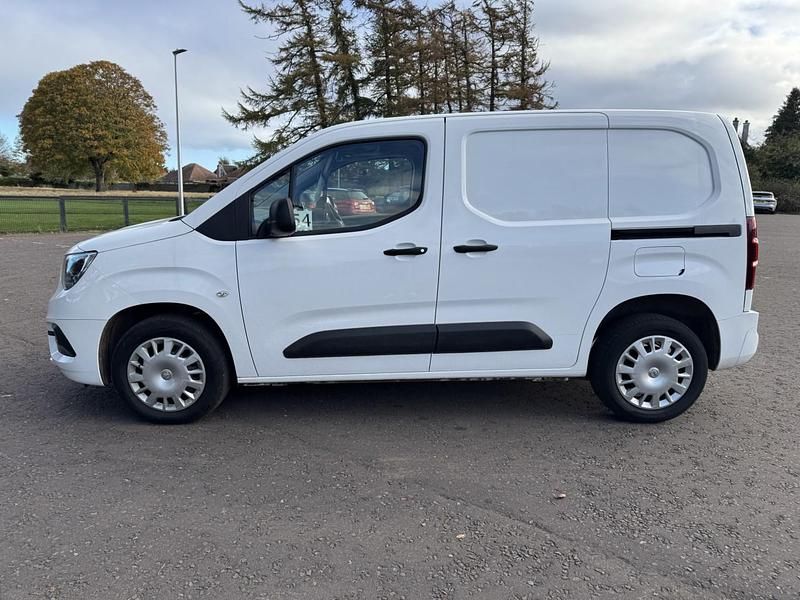 Used Vauxhall Combo Sportive 100 HP (73 kW) 2022 White MPV
