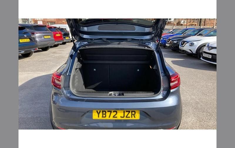 Used Renault Clio V Techno 145 HP (106 kW) 2022 Grey Hatchback