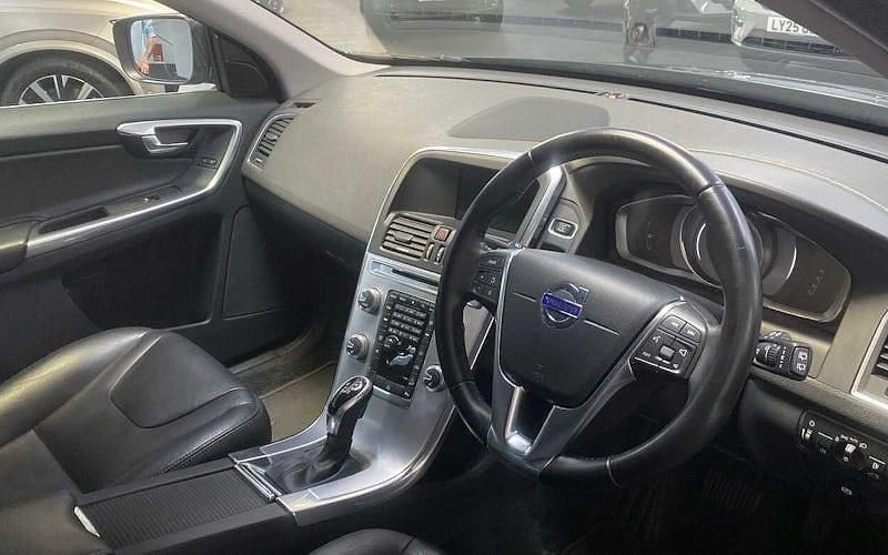 Used Volvo XC60 SE Lux 220 HP (161 kW) 2017 SUV