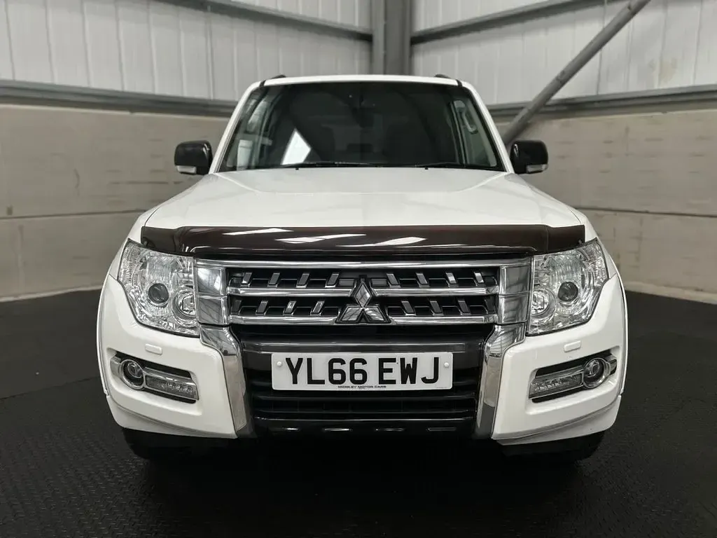 Used Mitsubishi Shogun 187 HP (137 kW) 2017 White SUV
